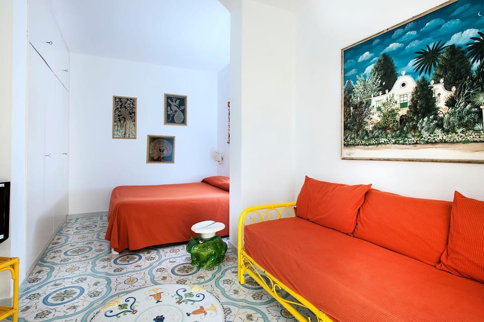 Bed, Living room