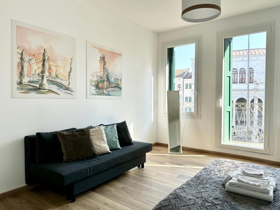 TV and multimedia, Bedroom, City view, Landmark view, wardrobe, air conditioner