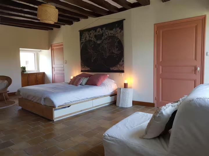 Bed, Photo of the whole room, Bedroom