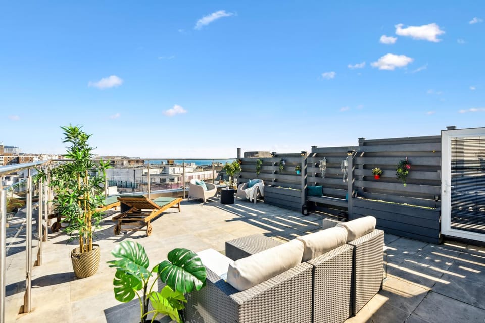 Day, View (from property/room), Balcony/Terrace, City view
