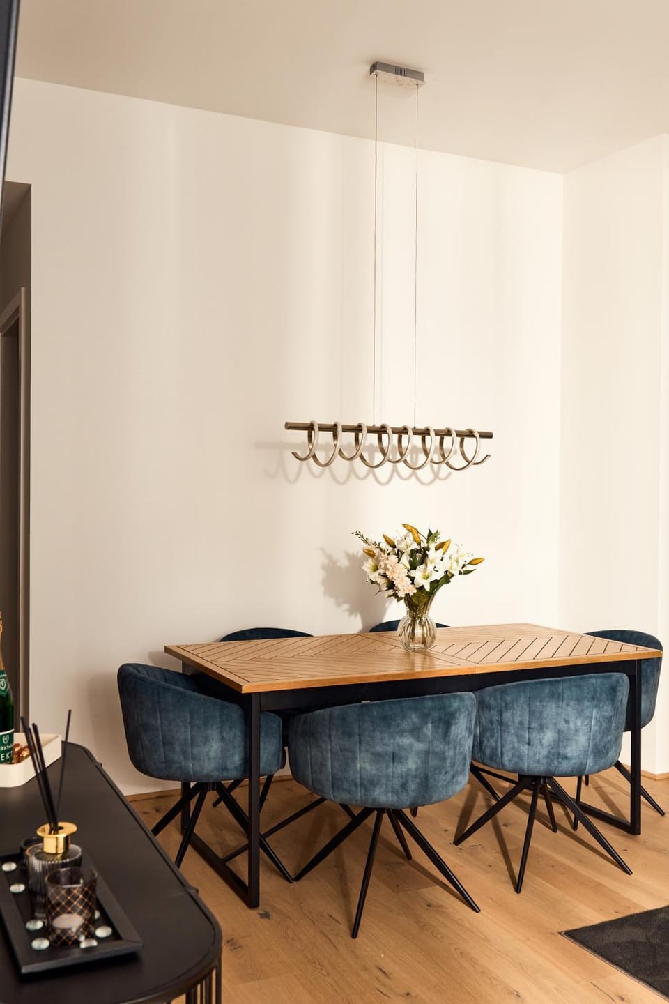 Living room, Seating area, Dining area