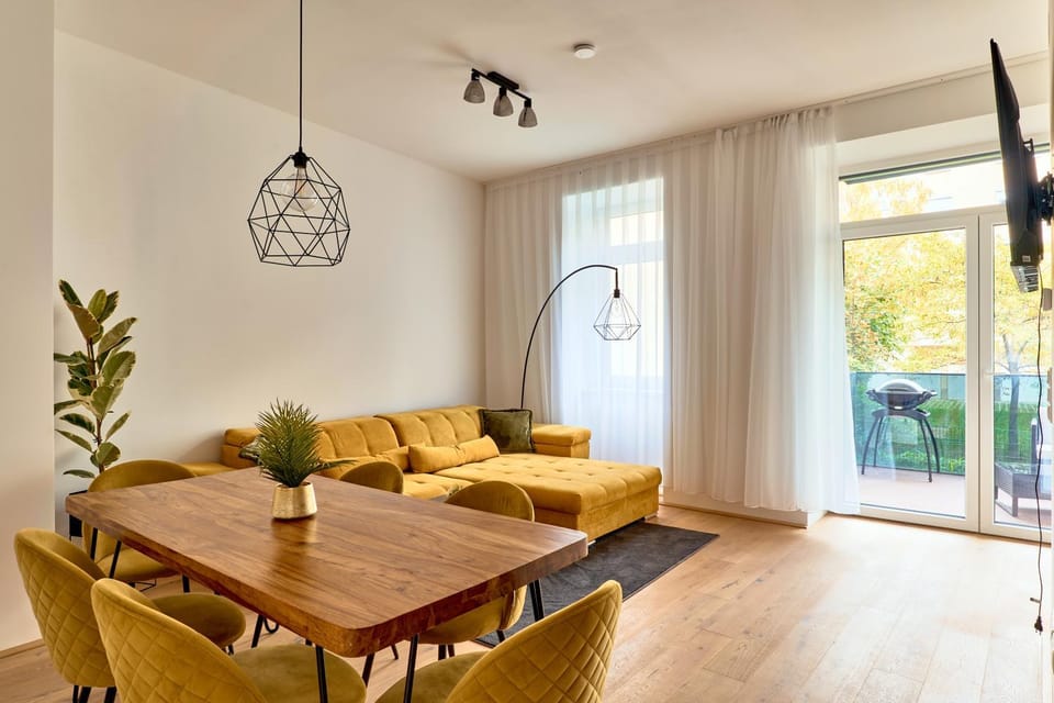 Living room, Seating area, Dining area