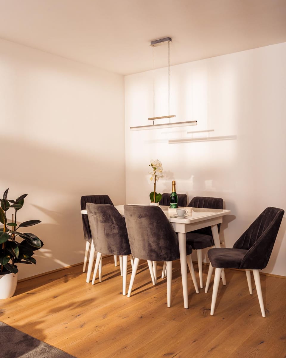 Living room, Seating area, Dining area
