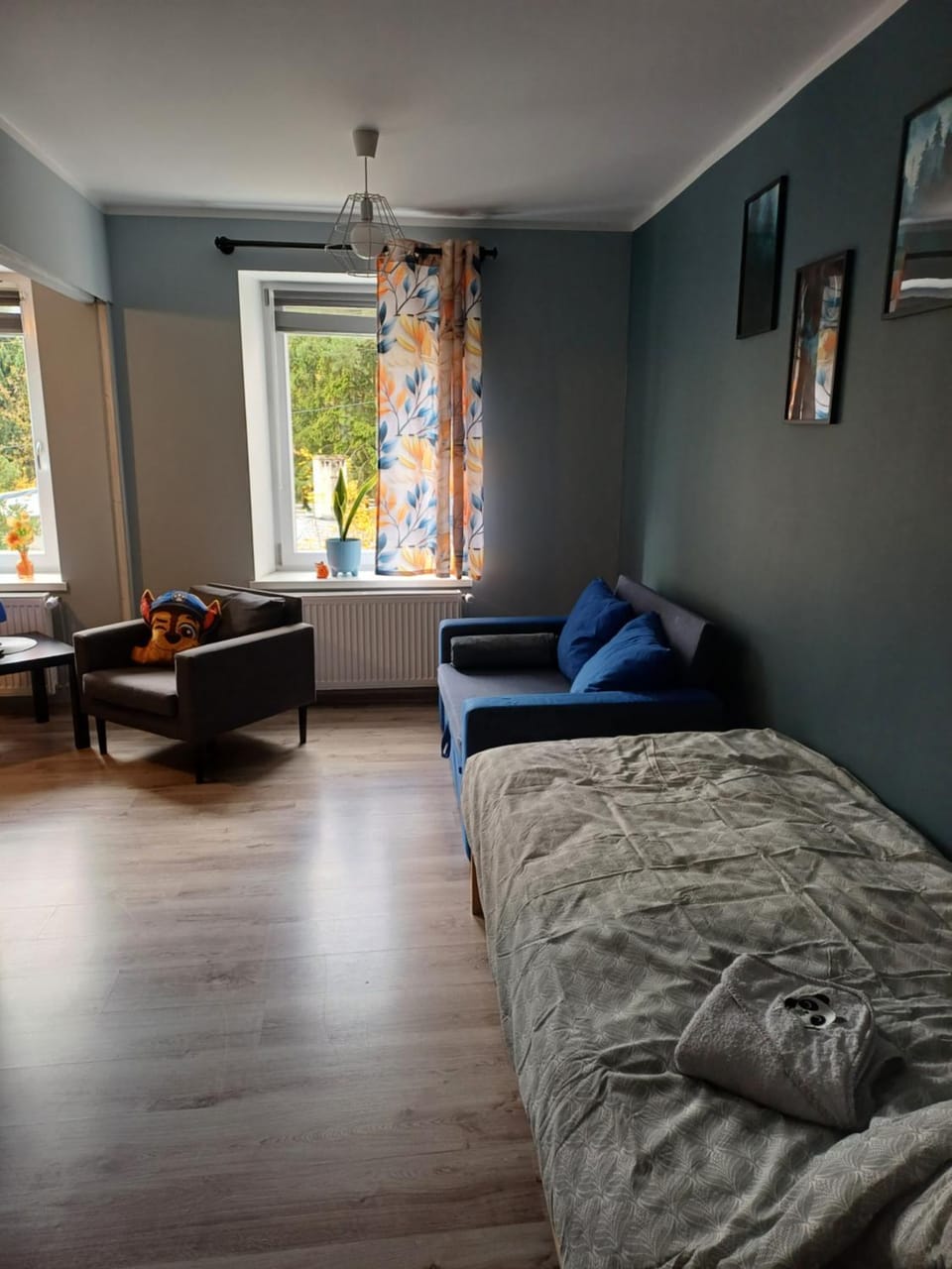 Bed, Photo of the whole room, Seating area, Bedroom