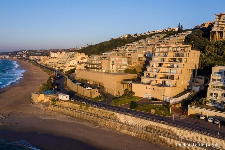Property building, Day, Neighbourhood, Natural landscape, Bird's eye view, Beach, Sea view
