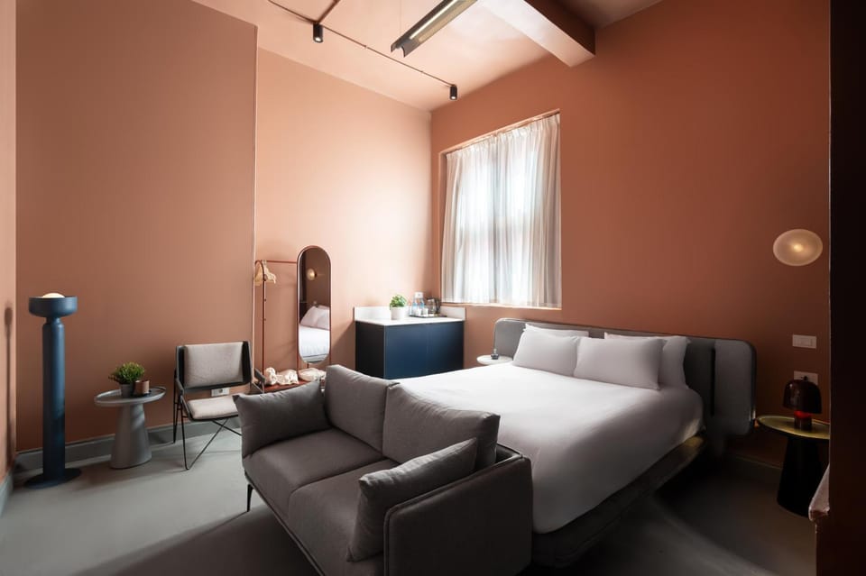 Bed, Seating area, Bedroom