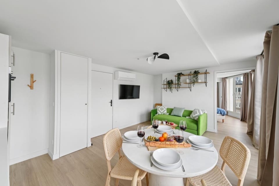 Lavie Maison Spacious Apartment with Terrace Apartment in Paris