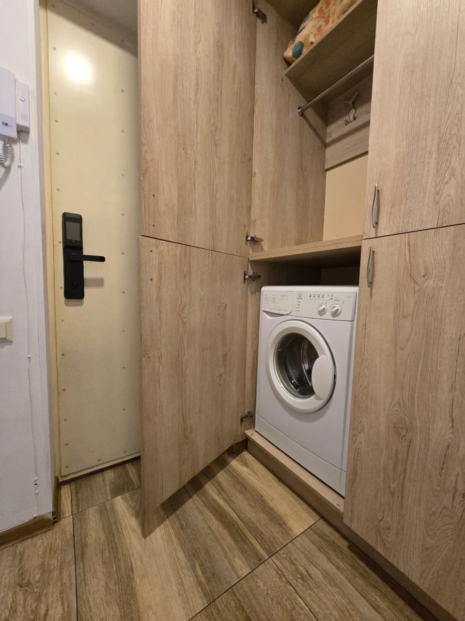 wardrobe, washing machine