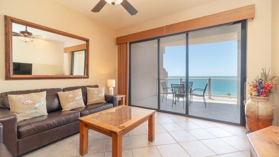Balcony/Terrace, Living room, Seating area, Sea view