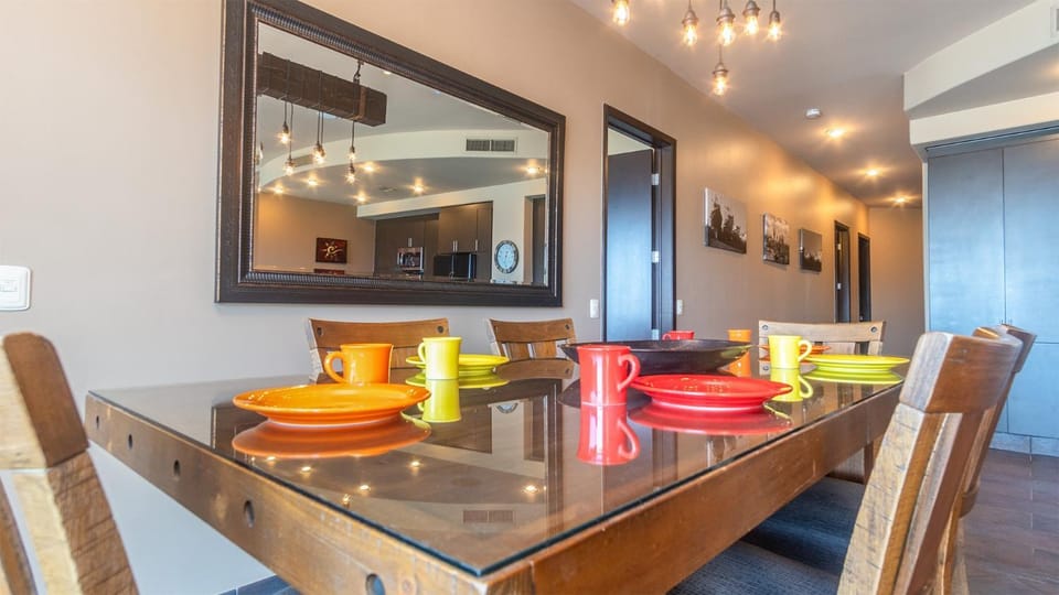 Seating area, Dining area