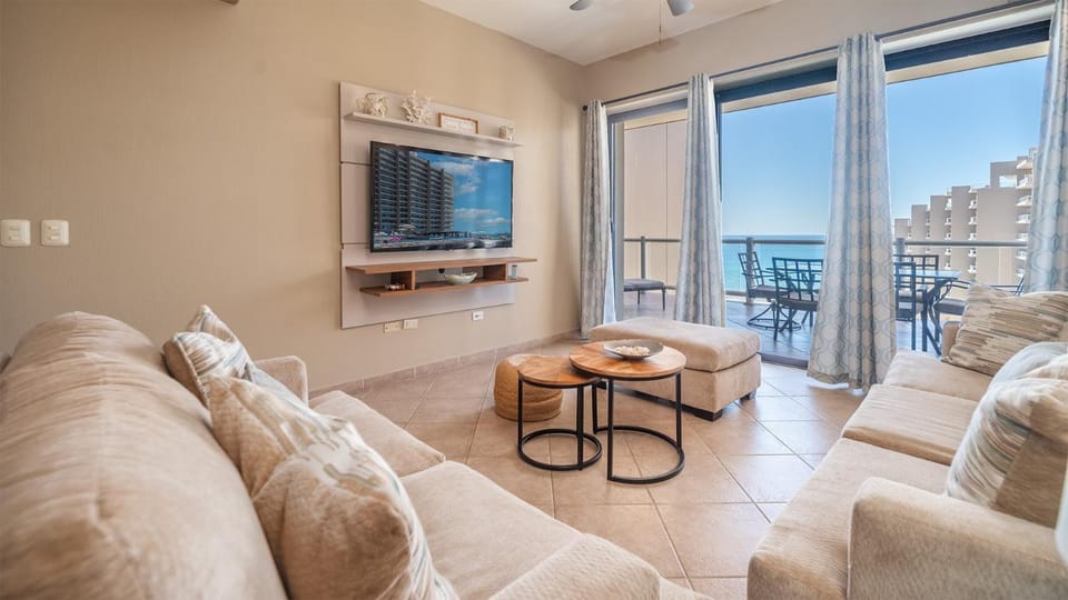 TV and multimedia, View (from property/room), Balcony/Terrace, Living room, Seating area