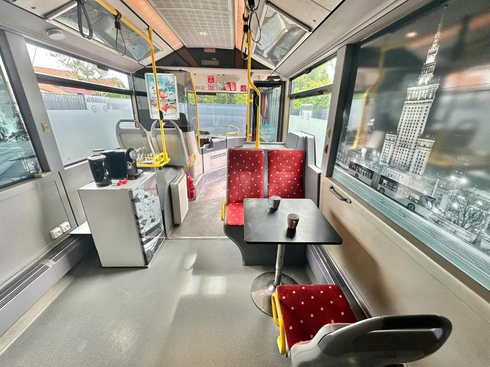 Coffee/tea facilities, Kitchen or kitchenette, Dining area