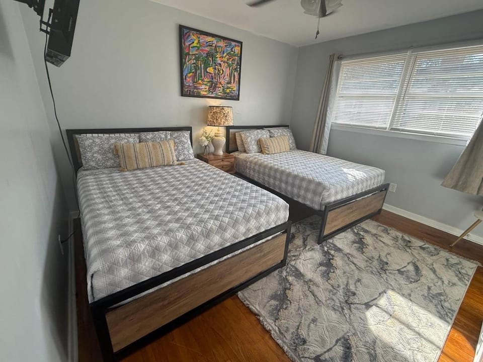 Stylish 3BR 4 Qeen Beds FREE Travel Gas Card House in Valdosta
