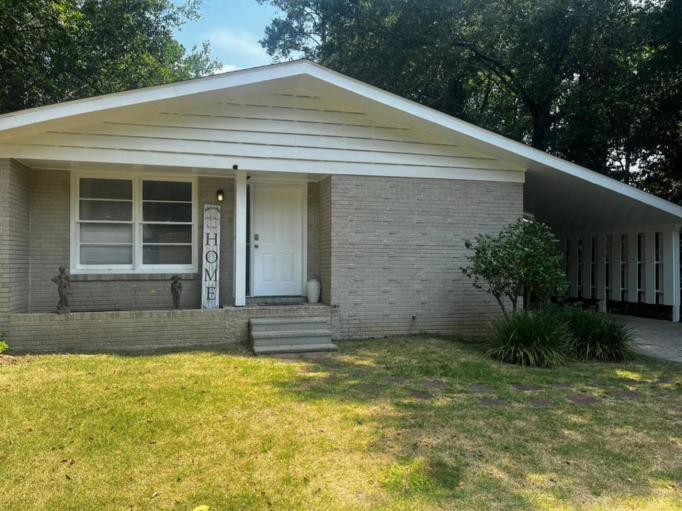 Stylish 3BR 4 Qeen Beds FREE Travel Gas Card House in Valdosta