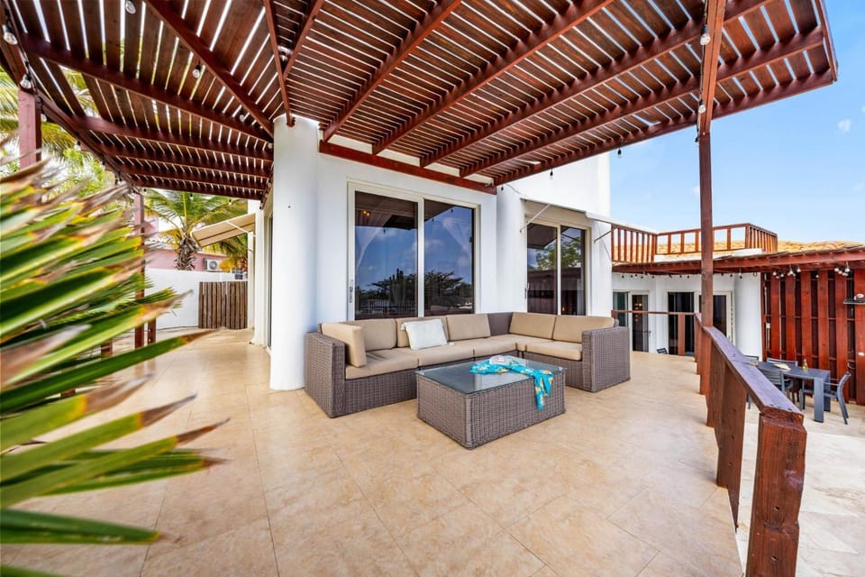 Beautiful 5BR Villa *Zen*Nature*Views*BBQ*BathTub* Villa in Noord
