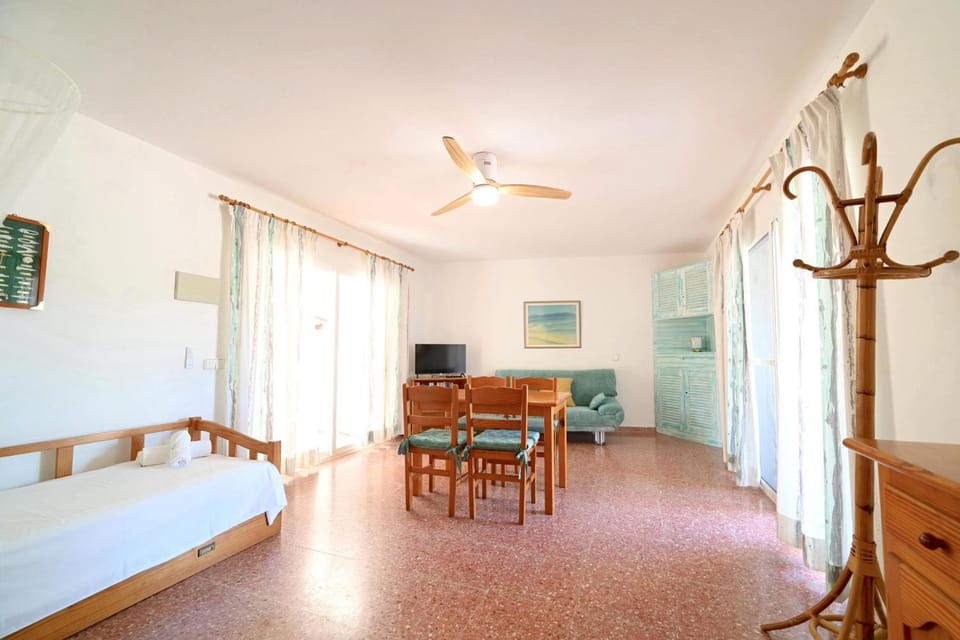 Communal lounge/ TV room, Living room