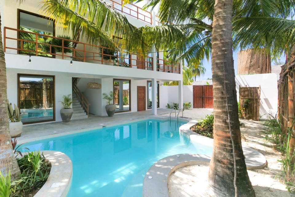Property building, Patio, Garden, Garden view, Pool view, Swimming pool, sunbed