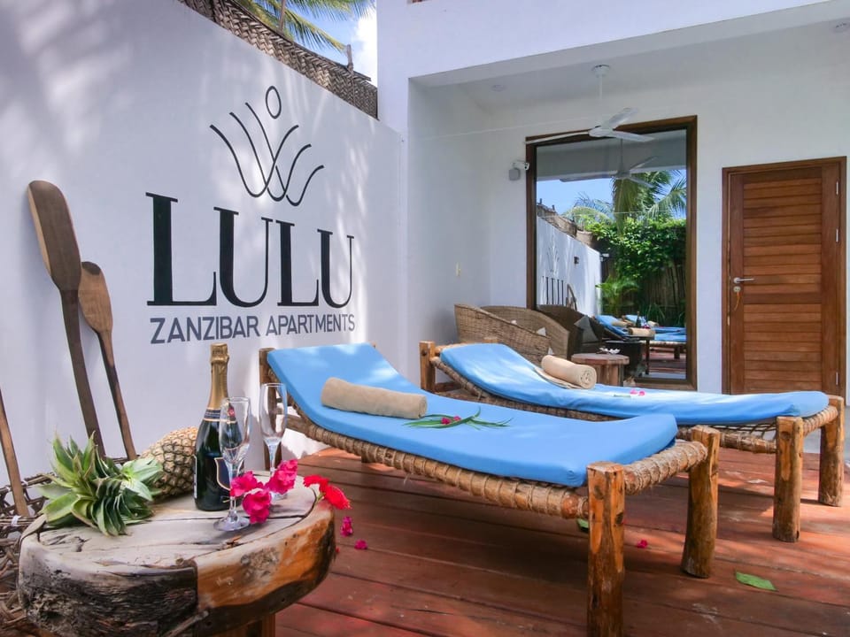 Patio, Day, Natural landscape, Garden, View (from property/room), Balcony/Terrace, Seating area, Garden view, sunbed