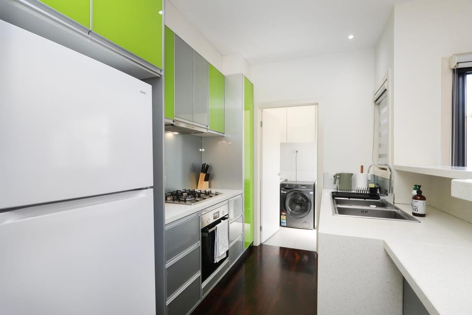 Coffee/tea facilities, oven, kitchen