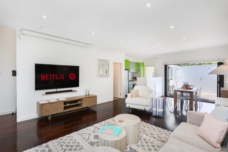 TV and multimedia, Living room, Dining area, Evening entertainment