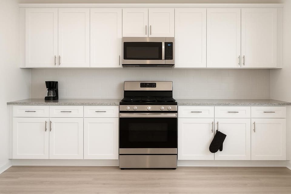 Coffee/tea facilities, Kitchen or kitchenette, dishwasher, stove