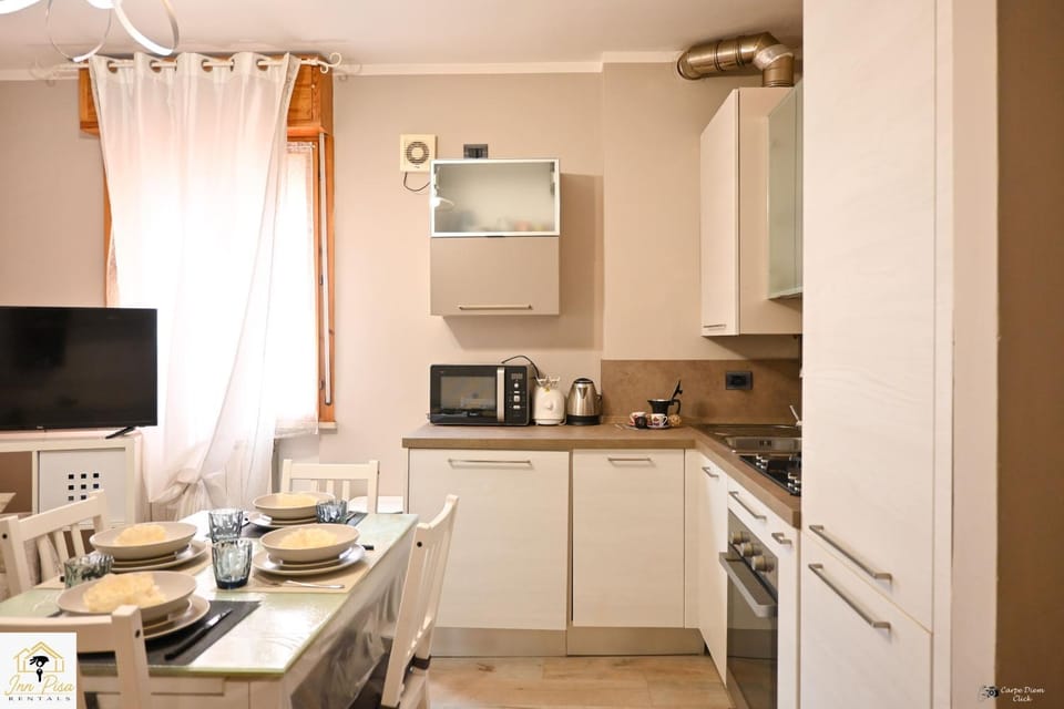 TV and multimedia, Coffee/tea facilities, Kitchen or kitchenette, Dining area, dishwasher, oven, stove, toaster