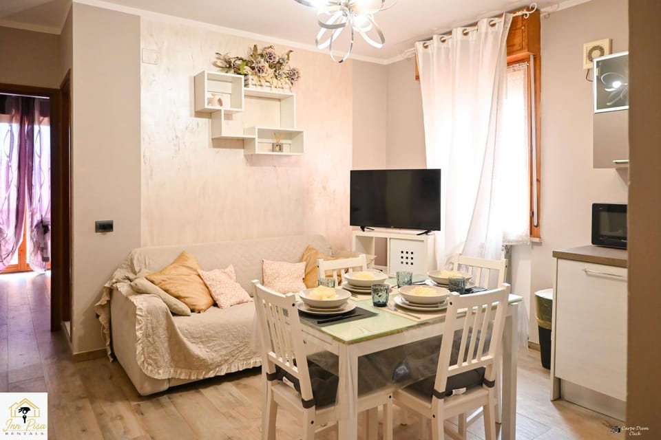 Communal lounge/ TV room, TV and multimedia, Kitchen or kitchenette, Living room, Seating area, Dining area, Evening entertainment, oven