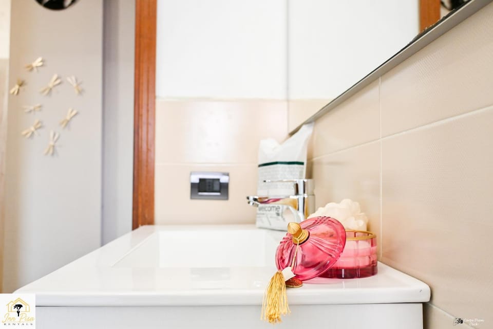 Shower, Toilet, Bathroom, bidet, towels