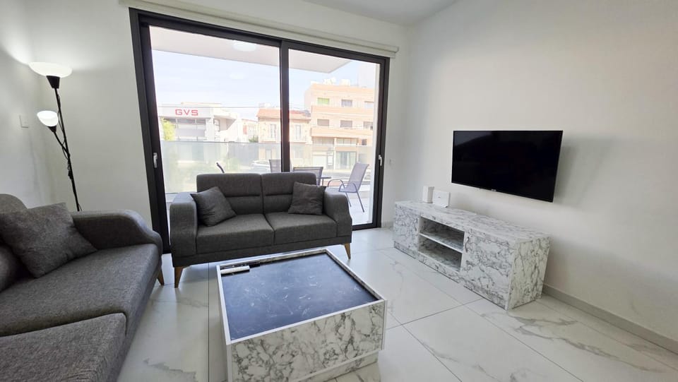 Communal lounge/ TV room, TV and multimedia, Living room, Seating area, Evening entertainment