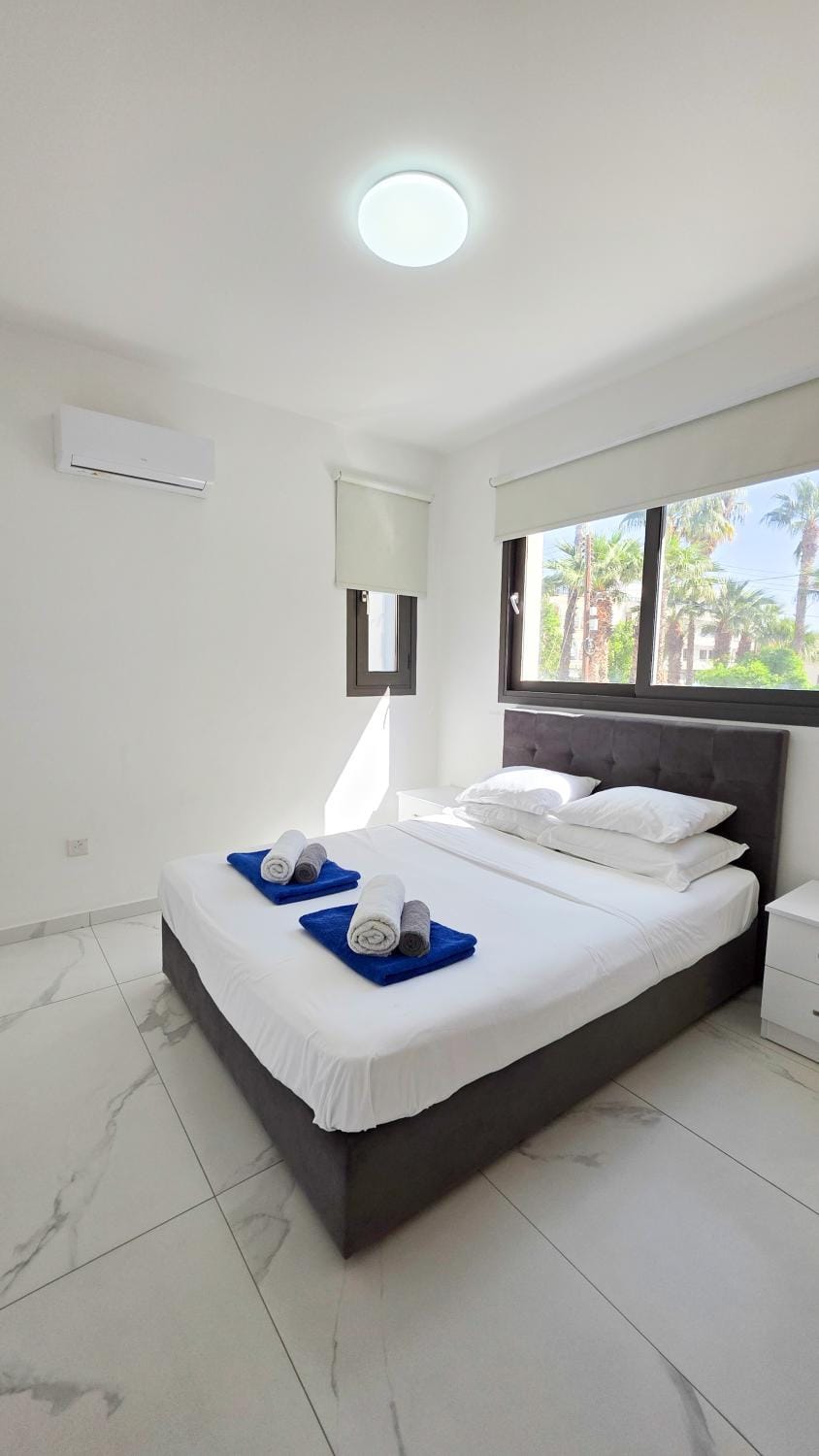 Bed, Bedroom, towels, air conditioner