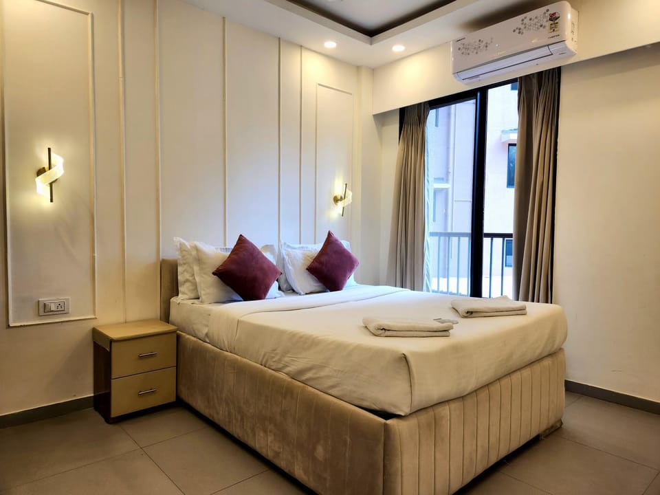 Bed, Photo of the whole room, Bedroom, air conditioner