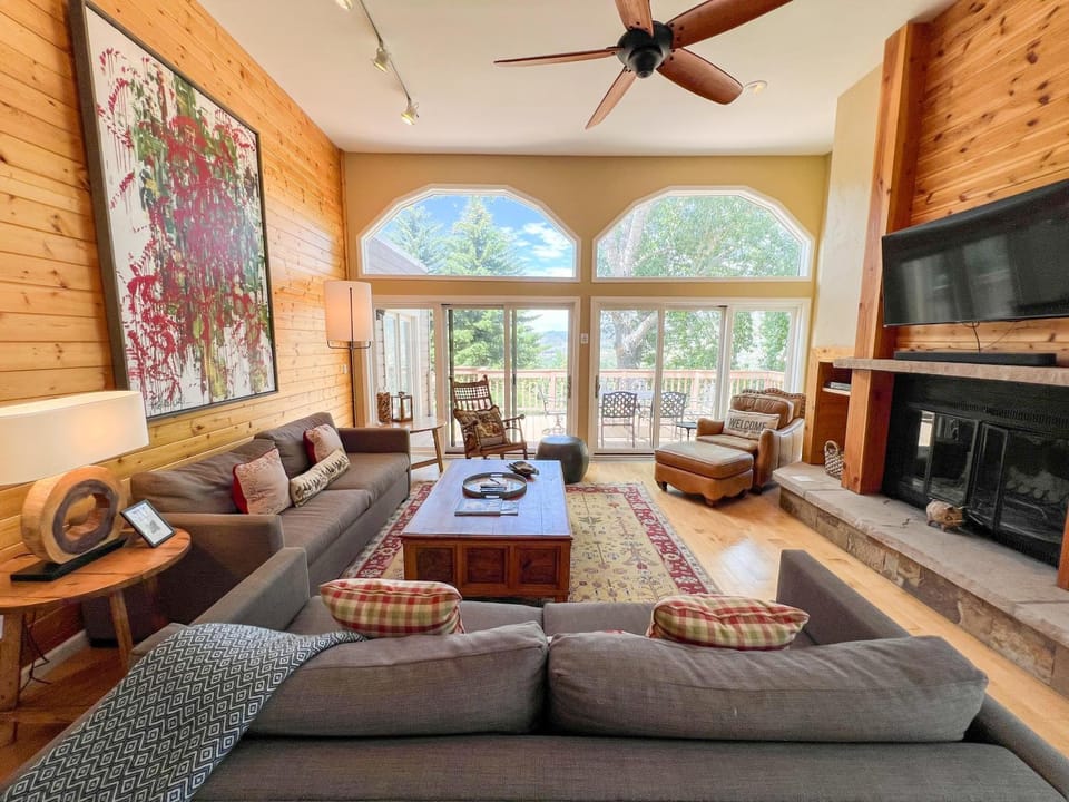 734E Eagle Dr House in Eagle County