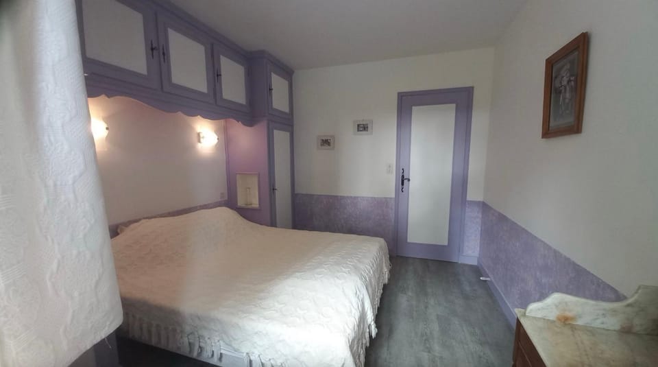 Property building, Living room, Bedroom