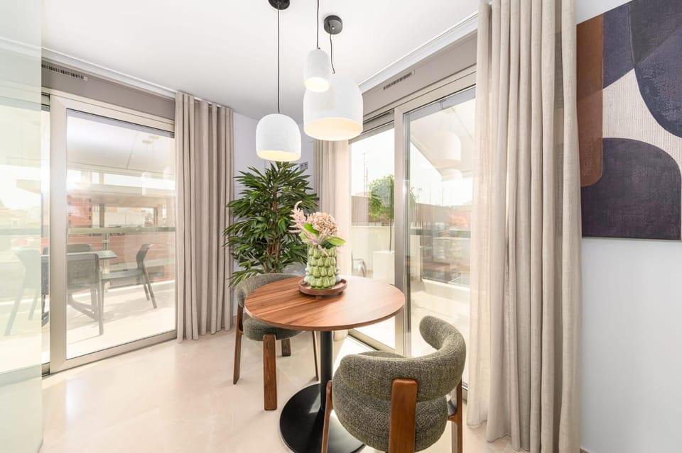 Seating area, Dining area