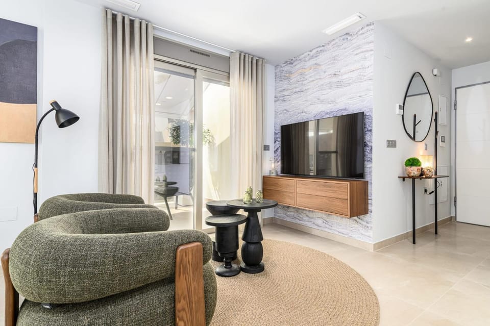 Communal lounge/ TV room, TV and multimedia, Living room, Seating area, Evening entertainment