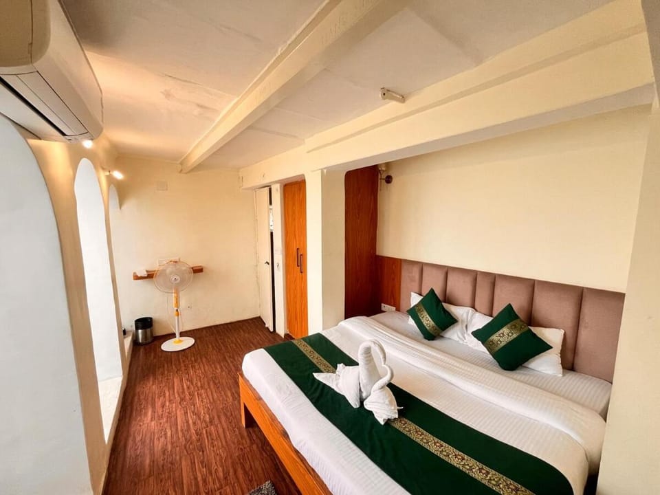 Bed, Bedroom, towels, wardrobe, air conditioner