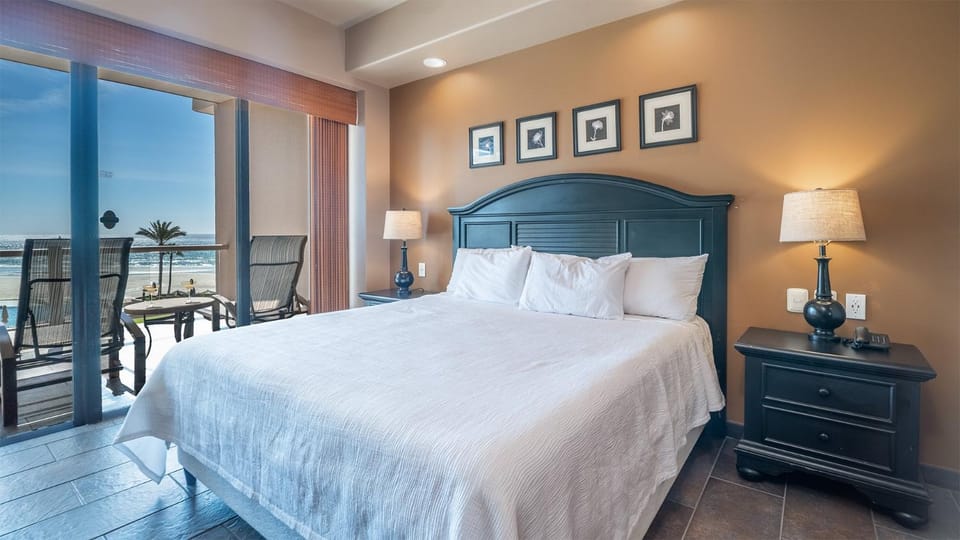 Bed, Bedroom, Sea view