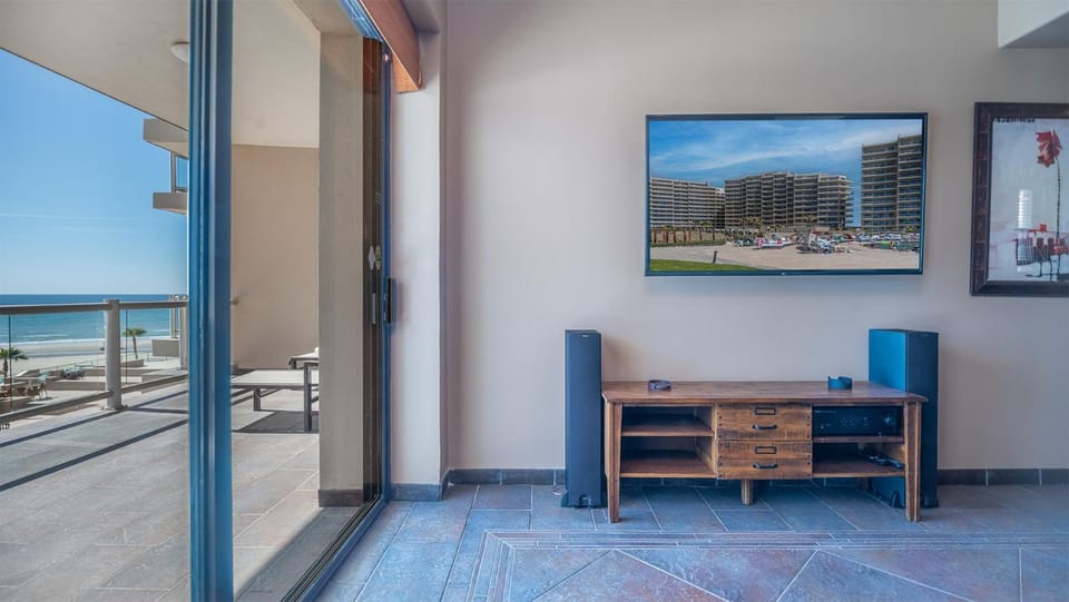 TV and multimedia, Balcony/Terrace, Living room, Seating area