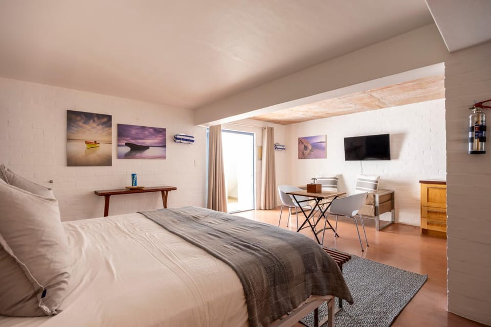 Photo of the whole room, Seating area