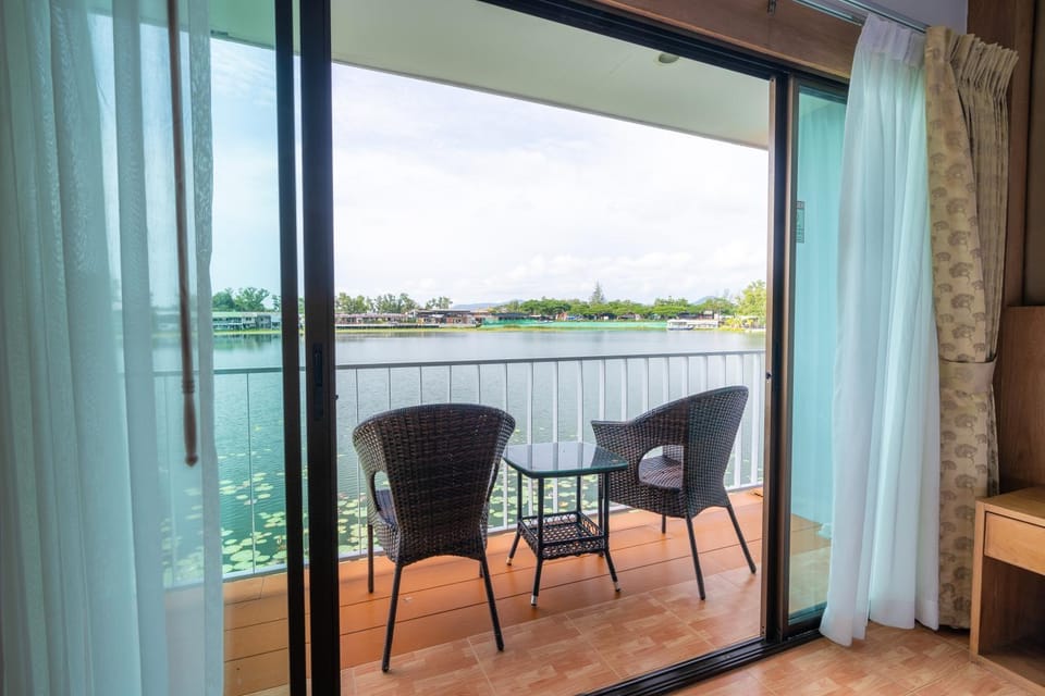 View (from property/room), Dining area, Lake view