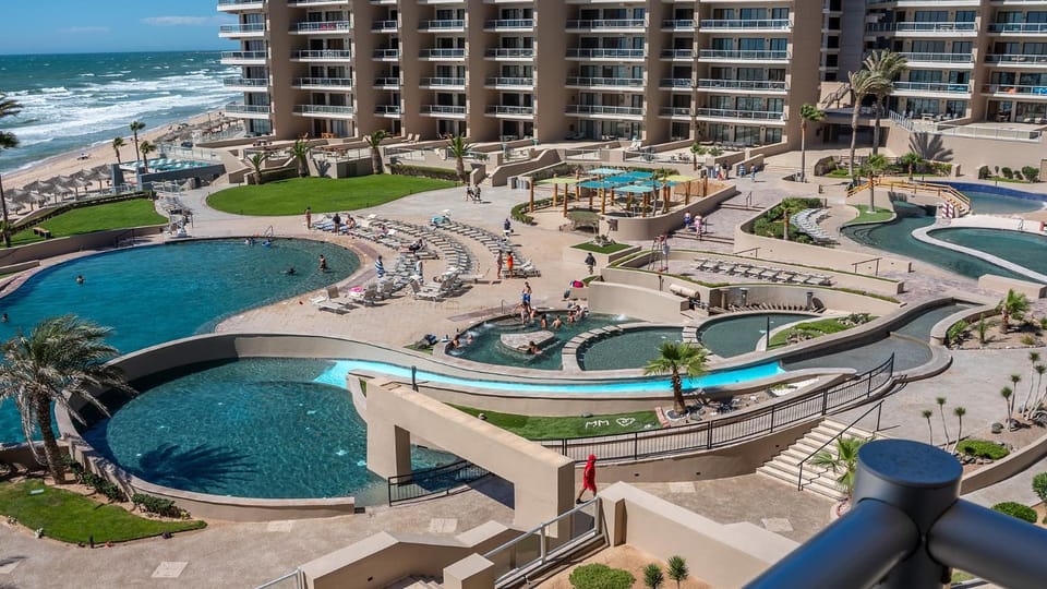 Property building, Day, Natural landscape, Evening entertainment, Pool view, Sea view, Swimming pool, sunbed