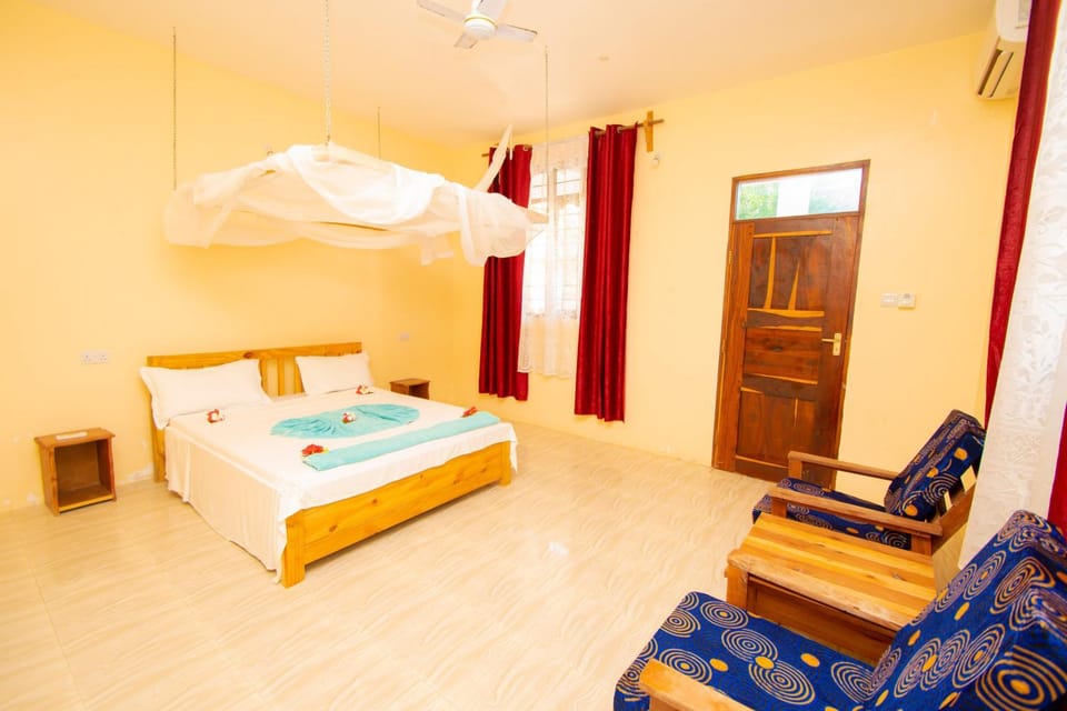 Bed, Photo of the whole room, Bedroom, towels, air conditioner
