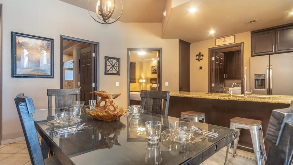Seating area, Dining area