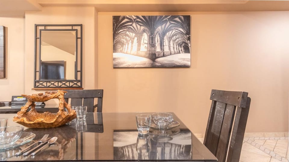 Seating area, Dining area