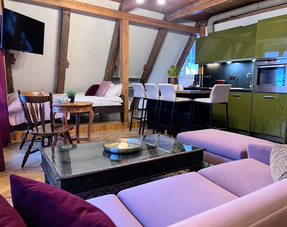 Kitchen or kitchenette, Living room, Seating area, Dining area