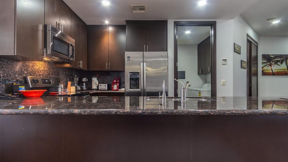 Coffee/tea facilities, Kitchen or kitchenette, oven, stove, toaster