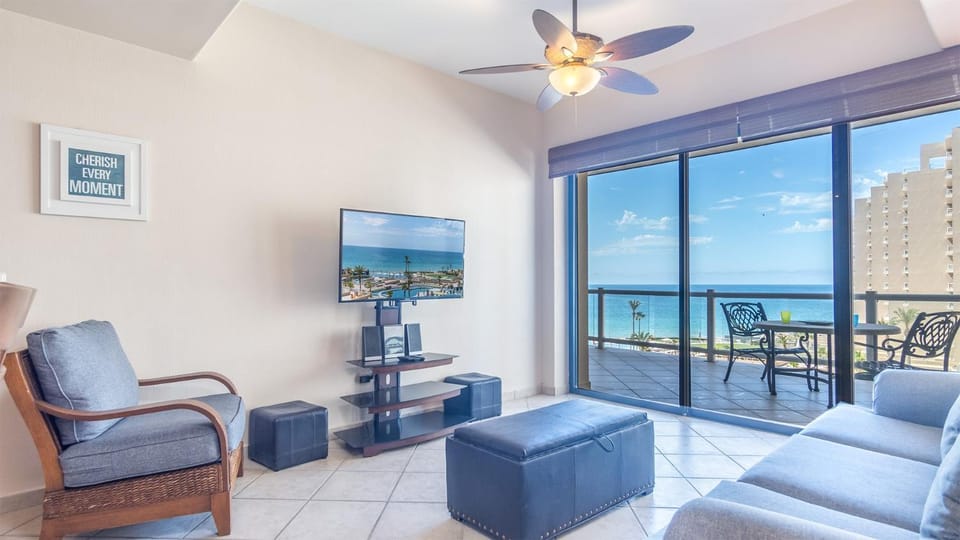 Patio, TV and multimedia, Balcony/Terrace, Living room, Seating area