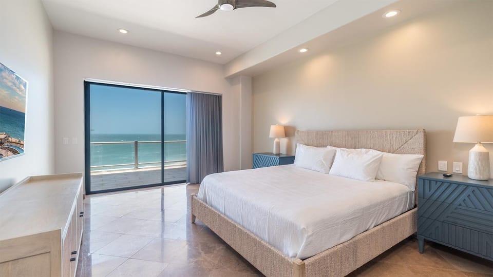 Bed, TV and multimedia, Bedroom, Sea view