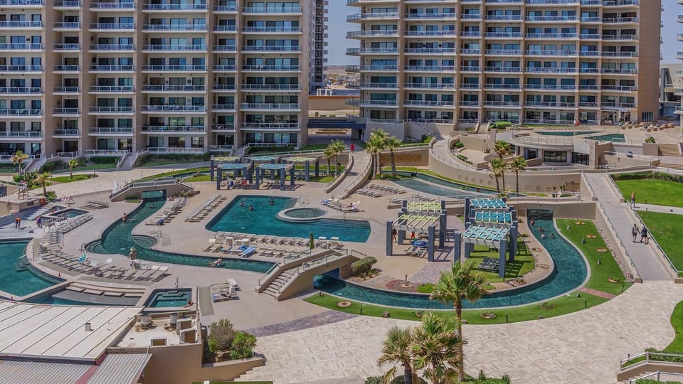 Property building, Day, Swimming pool, Swimming pool