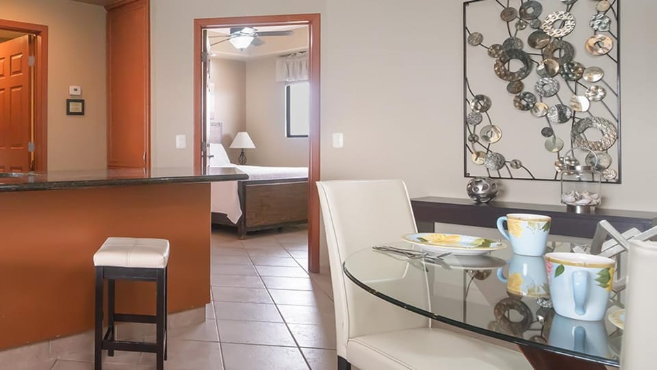 Coffee/tea facilities, Seating area, Dining area